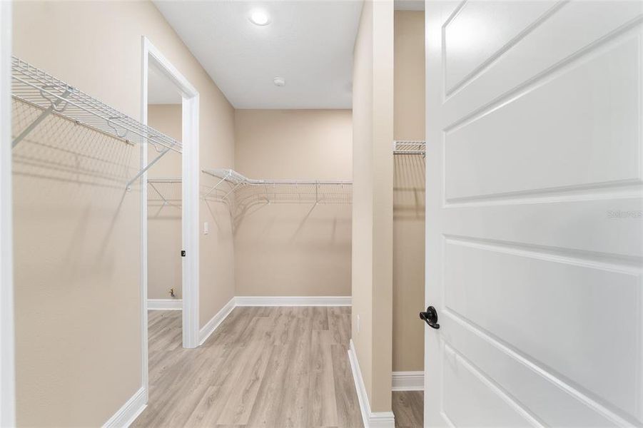 Spacious, unfurnished interior of a new home in , Ocala (Image 21).