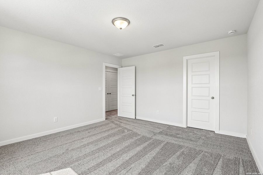 Spacious, unfurnished interior of a new home in Weston Oaks, San Antonio (Image 15).