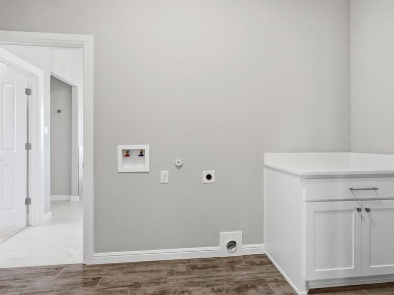 Spacious, unfurnished interior of a new home in , Tolar (Image 35).