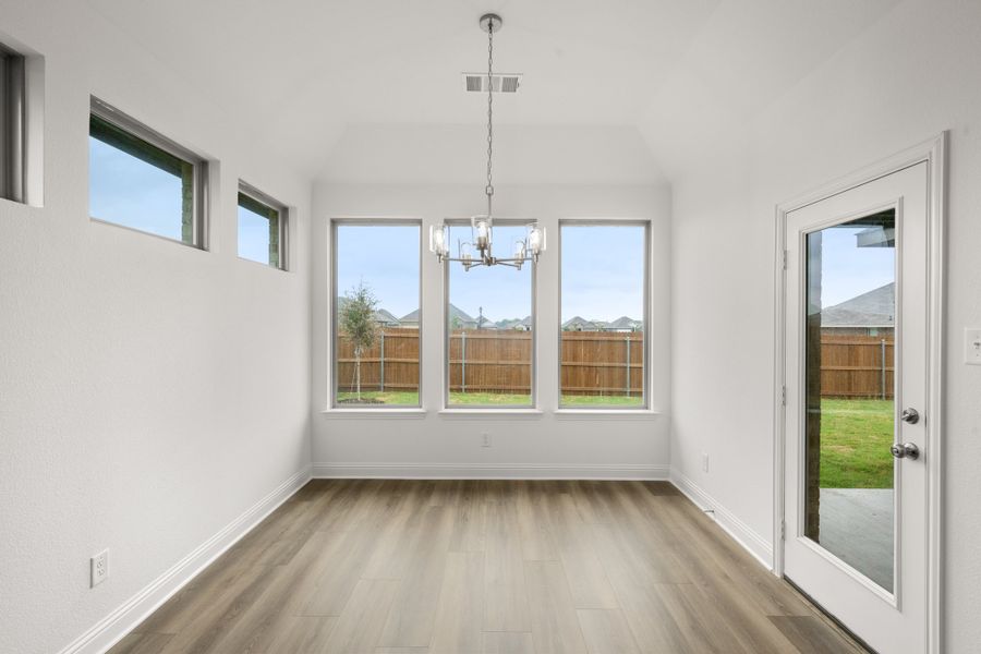 Spacious, unfurnished interior of a new home in Vista Point, Grandview (Image 22).