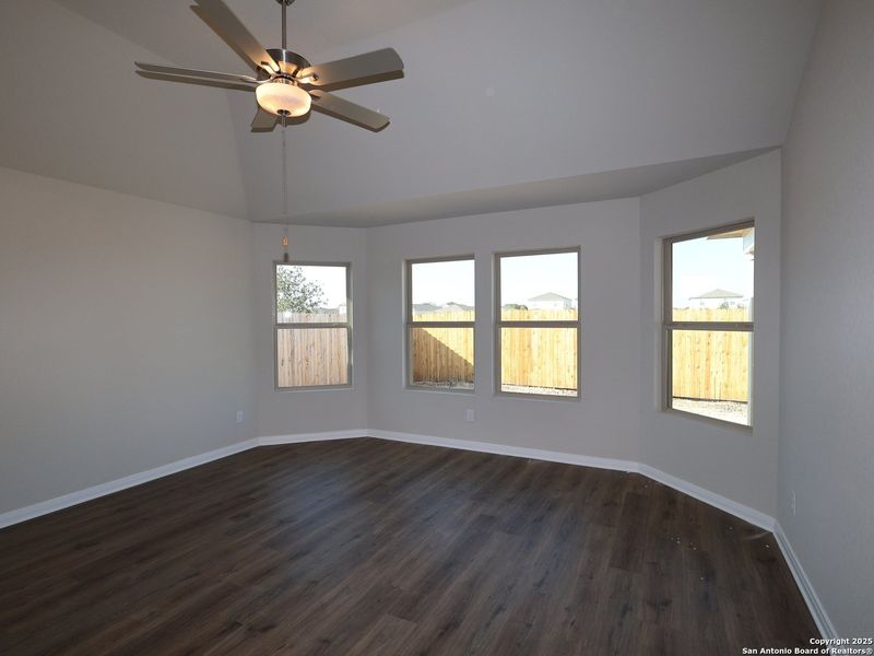 Spacious, unfurnished interior of a new home in Blue Ridge Ranch, San Antonio (Image 19).