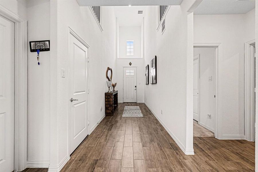 Spacious, unfurnished interior of a new home in Wildflower Ranch, Fort Worth (Image 23).