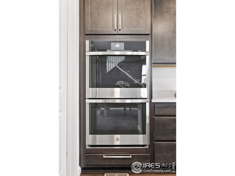 GE Double Oven with Wifi controls via app.