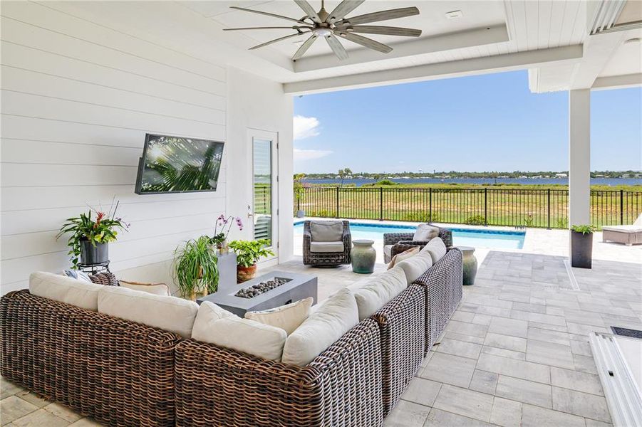 Exterior details and patio area of a home in , Palmetto (Image 33).