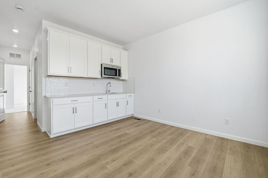 Spacious, unfurnished interior of a new home in Trailstone, Arvada (Image 16).