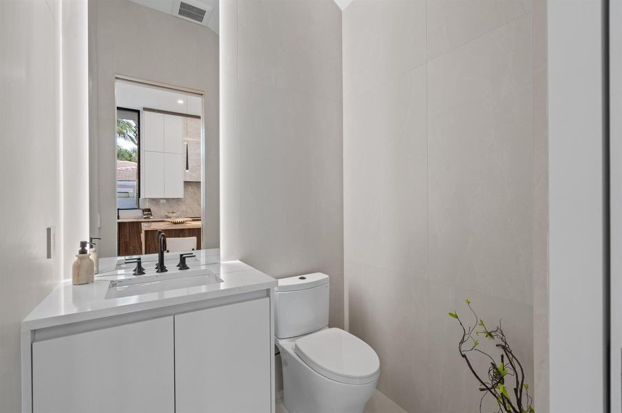 mls_BATHROOM_4_DT mls_BATHROOM_4_DT