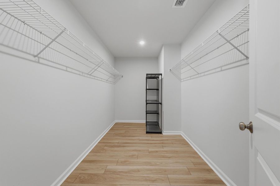 Spacious, unfurnished interior of a new home in Bradford Pointe, Summerville (Image 15).