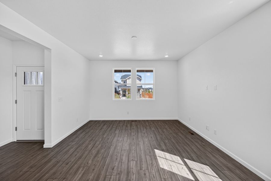 Spacious, unfurnished interior of a new home in The Aurora Highlands, Aurora (Image 12).