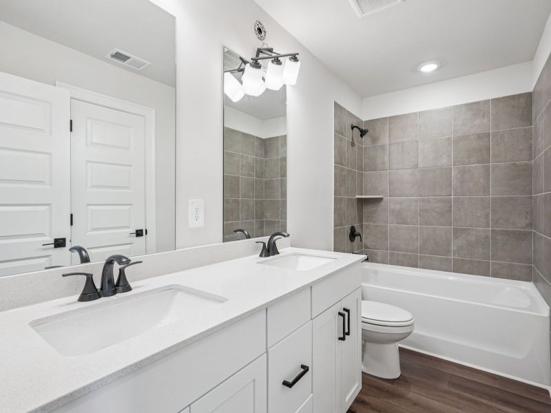 The Ashland floorplan with the Timeless Contrast Linen interior package. The Ashland floorplan with the Timeless Contrast Linen interior package.