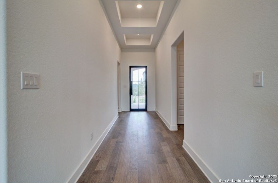 Spacious, unfurnished interior of a new home in Verandas at the Rim, San Antonio (Image 35).