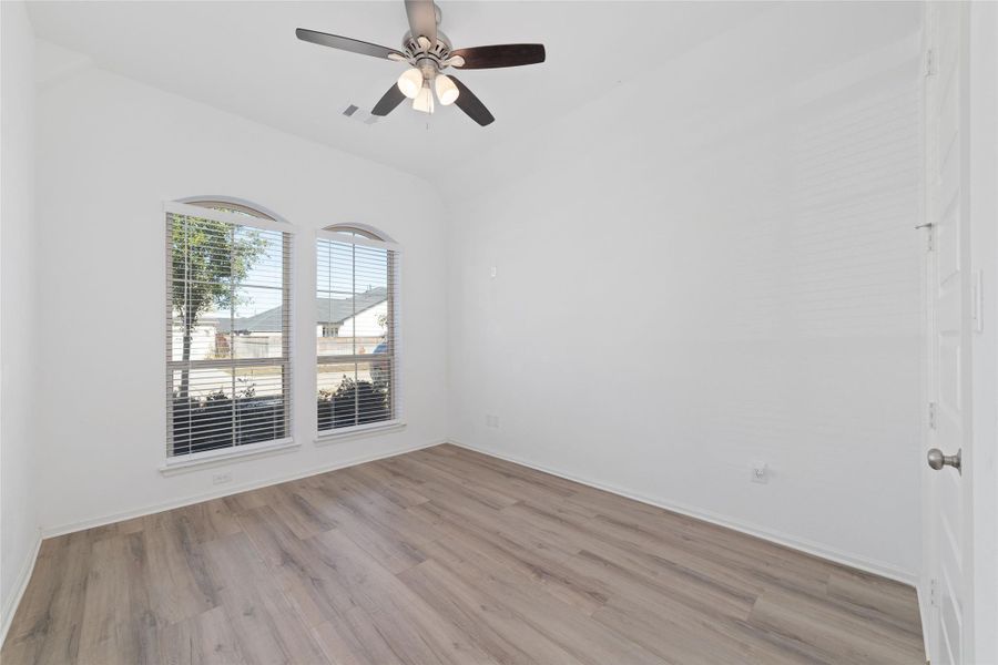 Spacious, unfurnished interior of a new home in , Fulshear (Image 13).