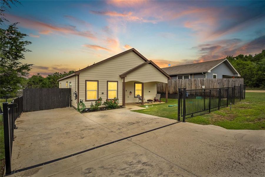 Front exterior of a new home in , Granbury, TX, highlighting curb appeal (Image 29). Front exterior of a new home in , Granbury, TX, highlighting curb appeal (Image 29).