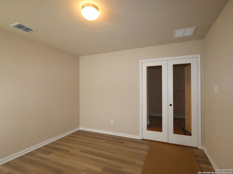 Spacious, unfurnished interior of a new home in Hunters Ranch, San Antonio (Image 13). Spacious, unfurnished interior of a new home in Hunters Ranch, San Antonio (Image 13).