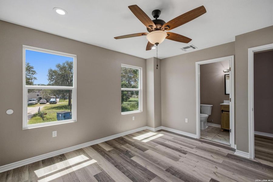 Spacious, unfurnished interior of a new home in , San Antonio (Image 30).