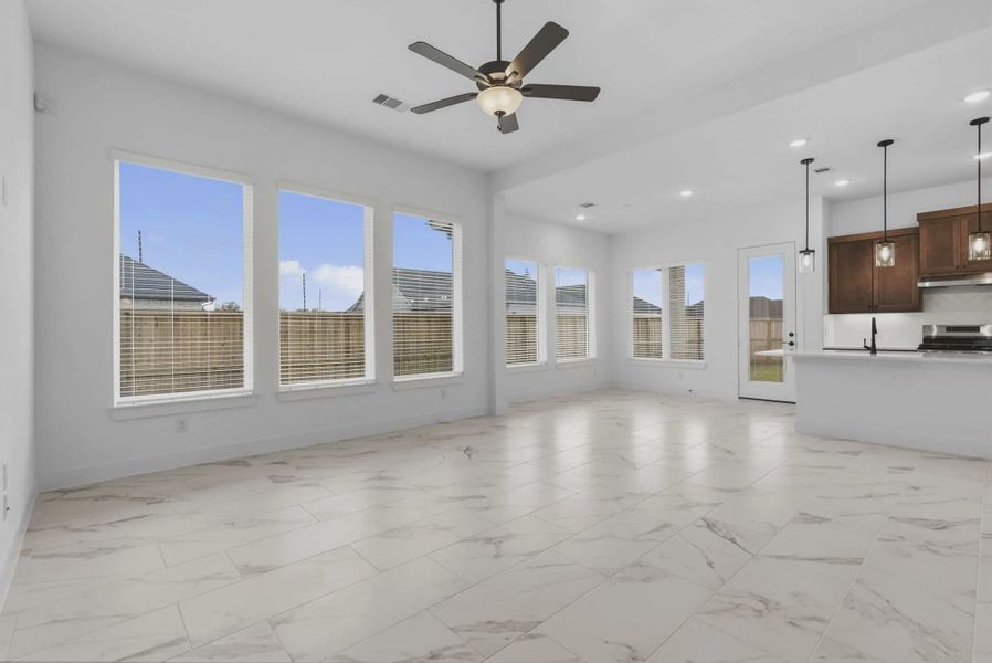 Image 12 representing the Oakmont by Chesmar Homes in Riceland Alley Loads, Mont Belvieu, TX.