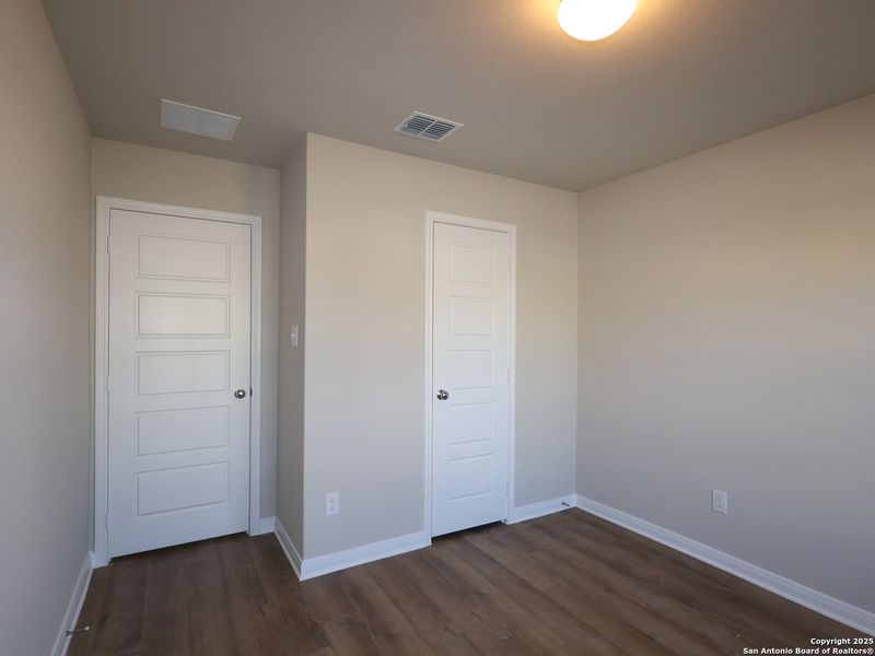 Spacious, unfurnished interior of a new home in Hunters Ranch, San Antonio (Image 36).