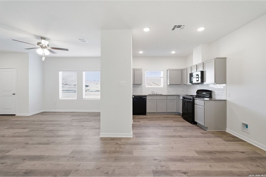 Spacious, unfurnished interior of a new home in Willow View, Converse (Image 11).
