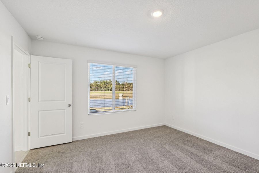 Spacious, unfurnished interior of a new home in Azalea Creek, Jacksonville (Image 29).