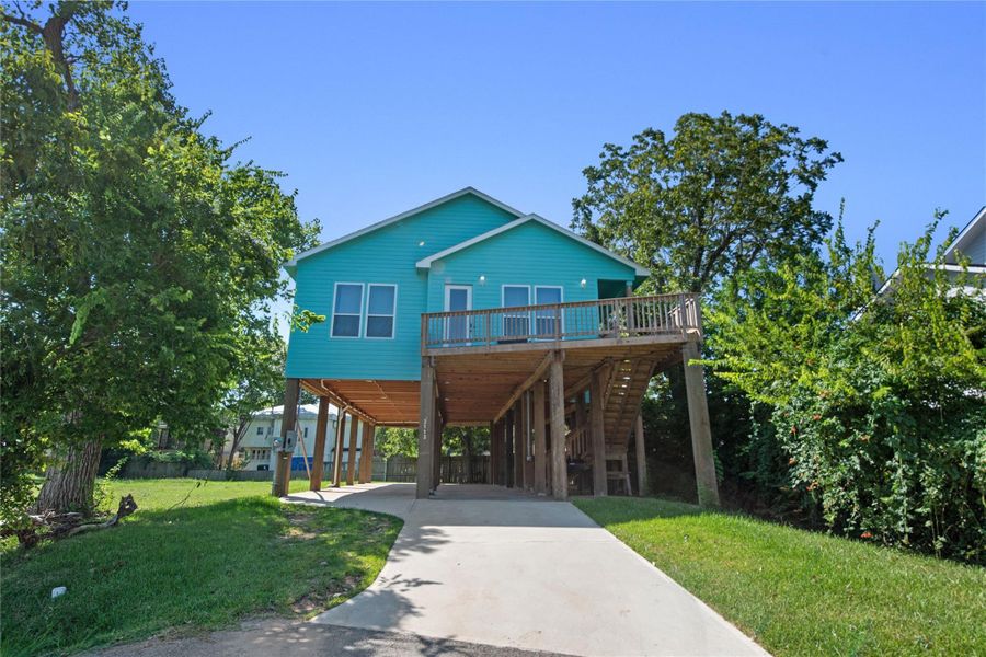 Front exterior of a new home in , Kemah, TX, highlighting curb appeal (Image 23).