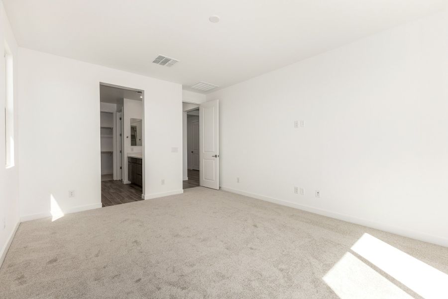 Spacious, unfurnished interior of a new home in Citrus Park, Goodyear (Image 11).