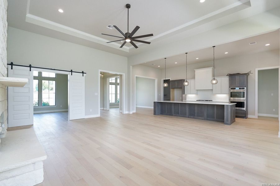 Spacious, unfurnished interior of a new home in , Canyon Lake (Image 12).