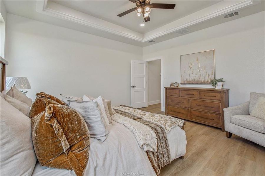 Furnished interior view inside a new home in , Franklin (Image 27).