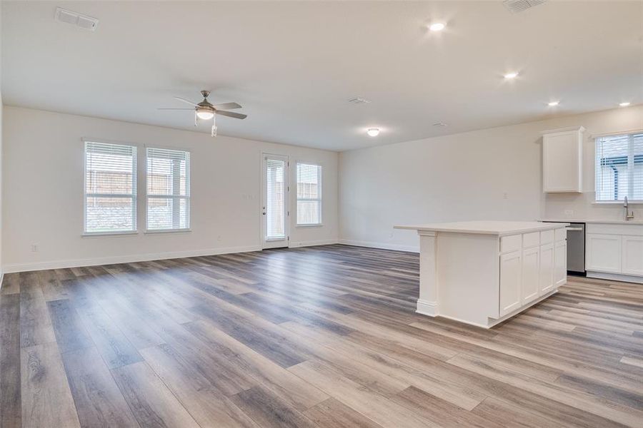 Spacious, unfurnished interior of a new home in Sierra Vista at Kelly Ranch, Aledo (Image 18). Spacious, unfurnished interior of a new home in Sierra Vista at Kelly Ranch, Aledo (Image 18).
