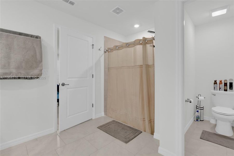 Furnished interior view inside a new home in , Lehigh Acres (Image 8).