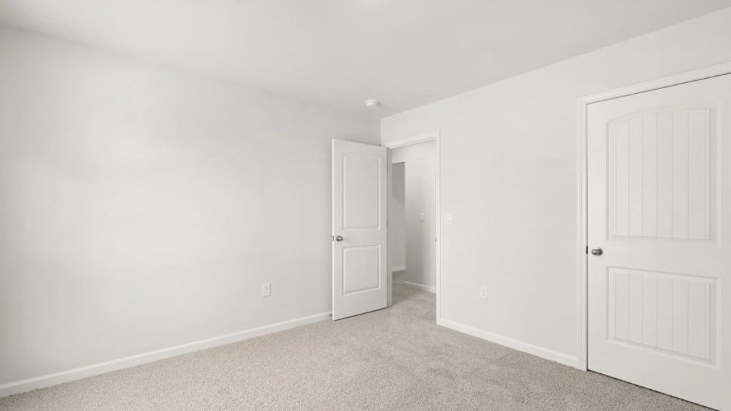 Spacious, unfurnished interior of a new home in Falcon Landing, Gainesville (Image 24).