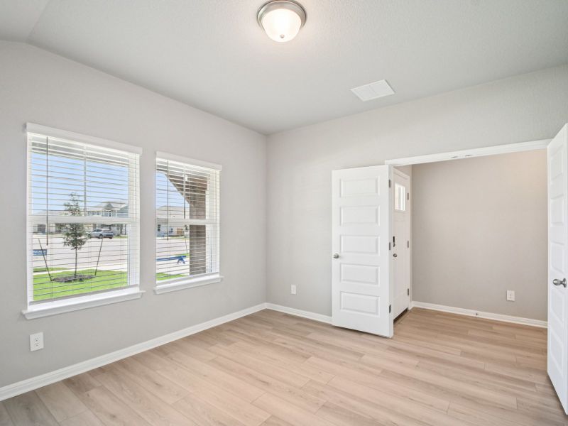 Spacious, unfurnished interior of a new home in Riverbend at Double Eagle - Boulevard Collection, Cedar Creek (Image 11).