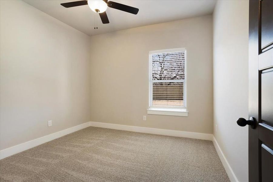 Spacious, unfurnished interior of a new home in , Sherman (Image 24).