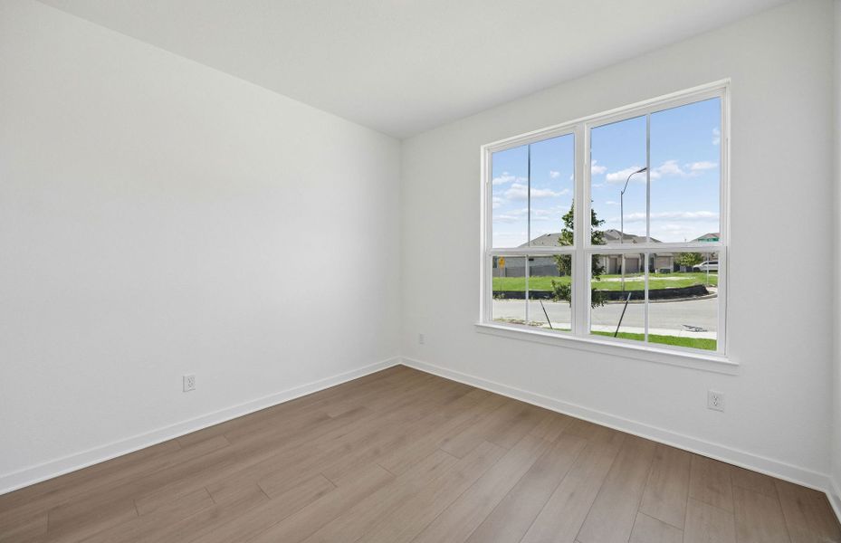 Spacious, unfurnished interior of a new home in Crescent Bluff, Georgetown (Image 24).