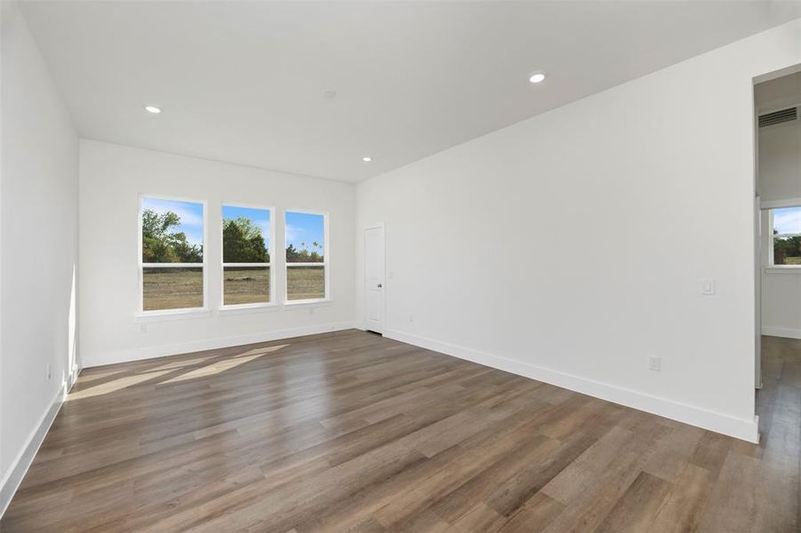 Spacious, unfurnished interior of a new home in , Princeton (Image 26).