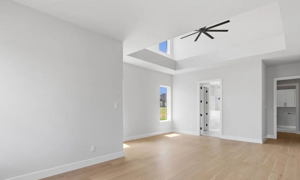 Spacious, unfurnished interior of a new home in Capitol Hill, Anna (Image 24).