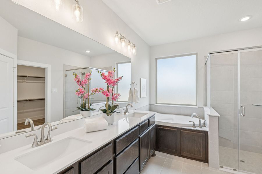 Representative furnished interior of a home built from the Emerson by Centre Living Homes in Lakeway Estates, Waxahachie (Image 34).