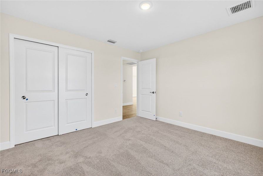 Spacious, unfurnished interior of a new home in Cape Coral, Cape Coral (Image 28).