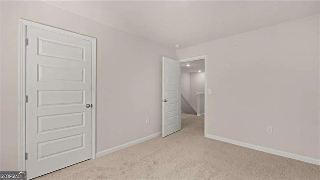 Spacious, unfurnished interior of a new home in Echo Glen, Stockbridge (Image 24).