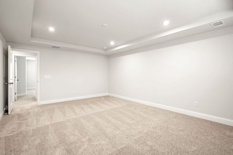 Spacious, unfurnished interior of a new home in Waterways, Richmond Hill (Image 15).
