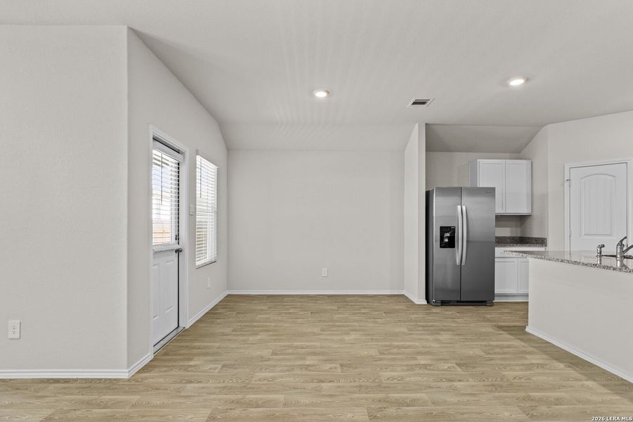 Spacious, unfurnished interior of a new home in Swenson Heights, Seguin (Image 12).