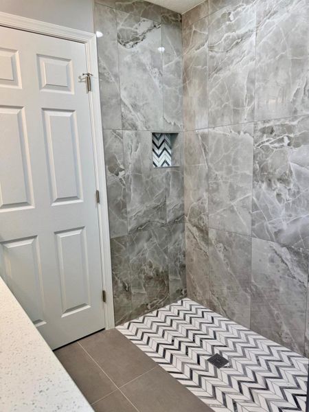 Spacious, unfurnished interior of a new home in , Okeechobee (Image 11).