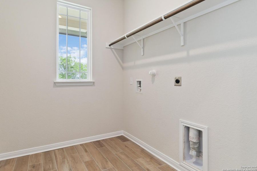 Spacious, unfurnished interior of a new home in Jordan's Ranch, San Antonio (Image 10).