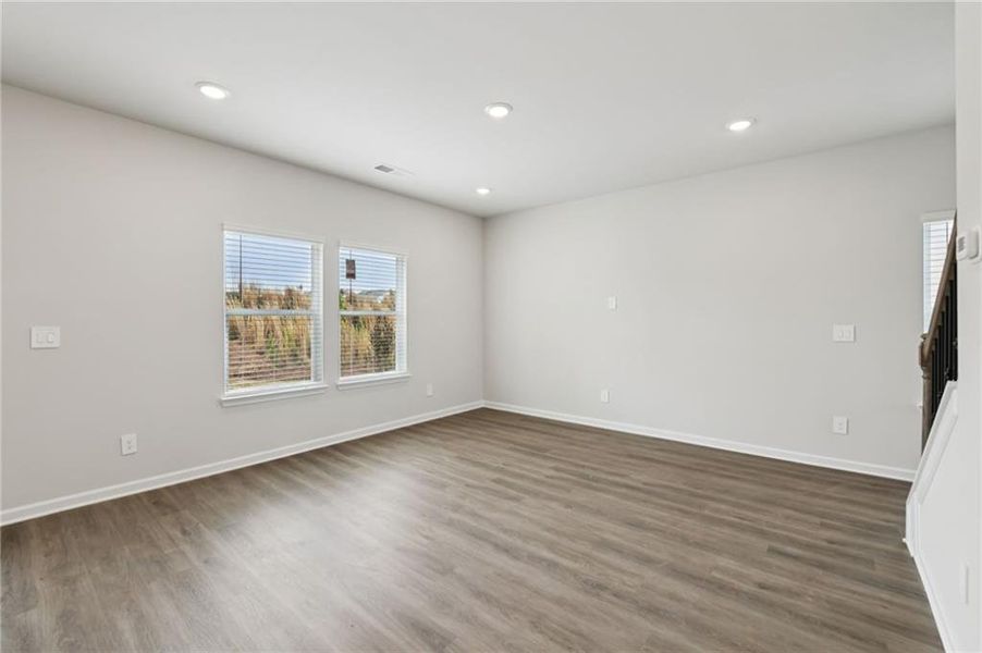 Spacious, unfurnished interior of a new home in Hawthorne Station, College Park (Image 11).
