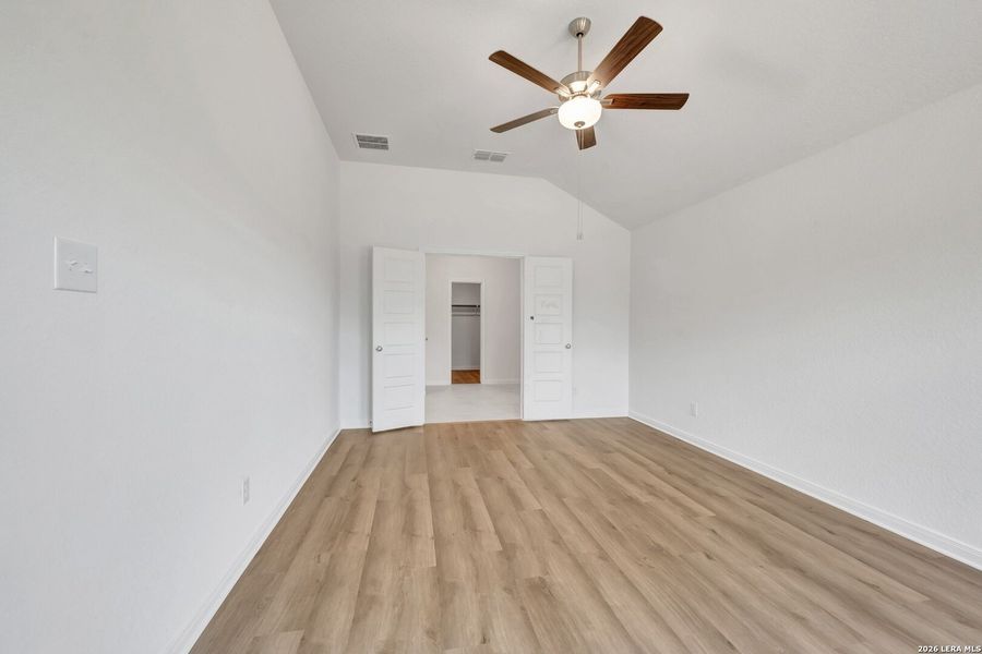 Spacious, unfurnished interior of a new home in Chaparral Ranch, Floresville (Image 14).