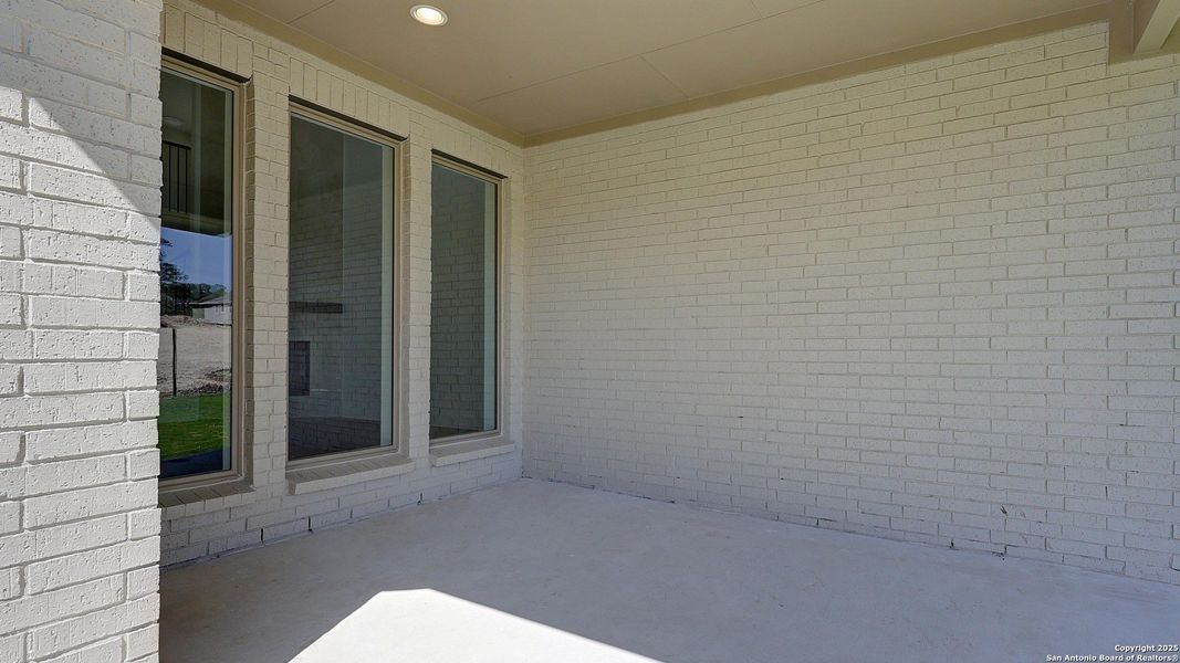Exterior details and patio area of a home in Esperanza 50', Boerne (Image 3).