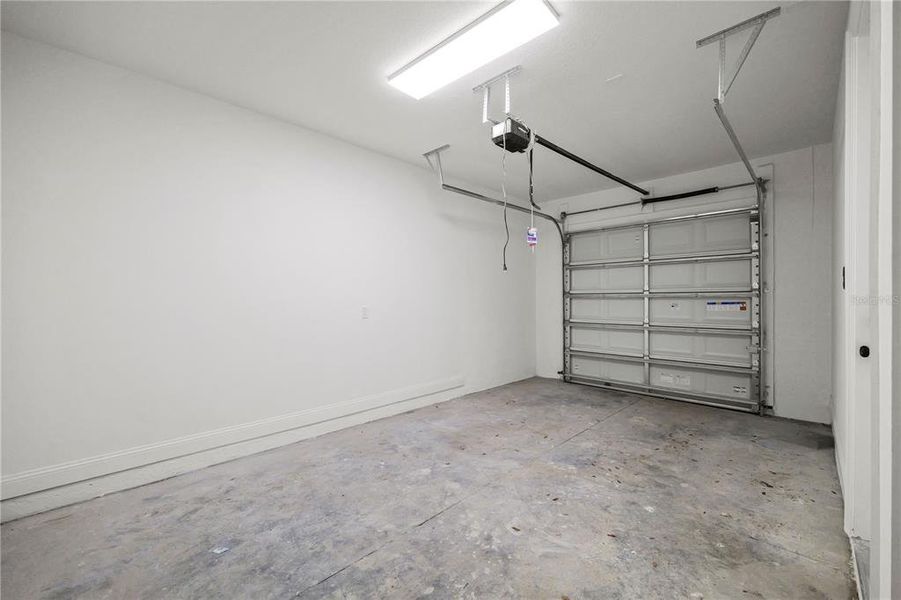 Spacious, unfurnished interior of a new home in , Tampa (Image 18).