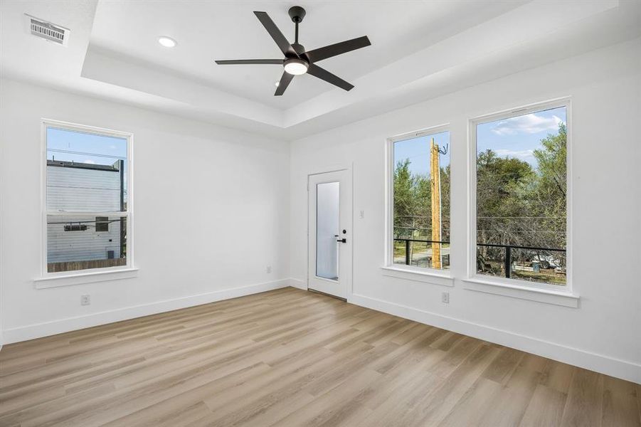 Spacious, unfurnished interior of a new home in , Dallas (Image 19).