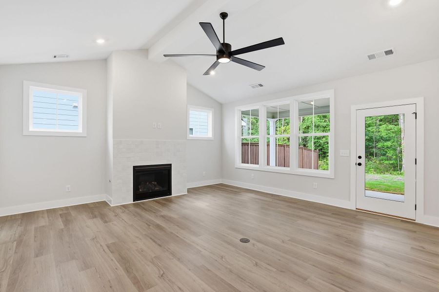 Spacious, unfurnished interior of a new home in Social Circle, Chattanooga (Image 11). Spacious, unfurnished interior of a new home in Social Circle, Chattanooga (Image 11).
