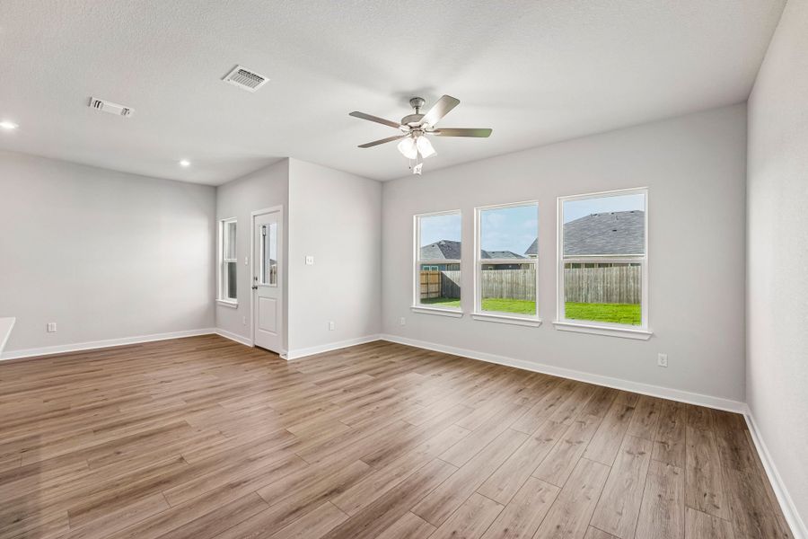 Spacious, unfurnished interior of a new home in Hillside Village, Temple (Image 10).