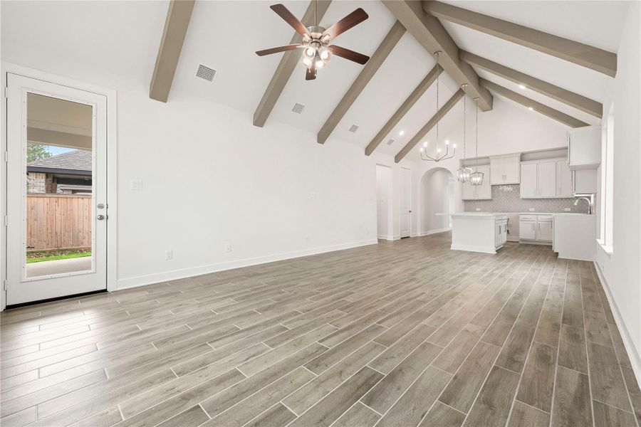 Spacious, unfurnished interior of a new home in Kresston, Montgomery (Image 13).