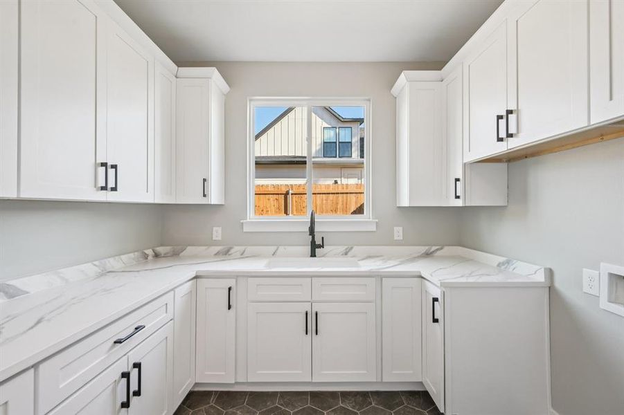 Furnished interior view inside a new home in , Grapevine (Image 19).